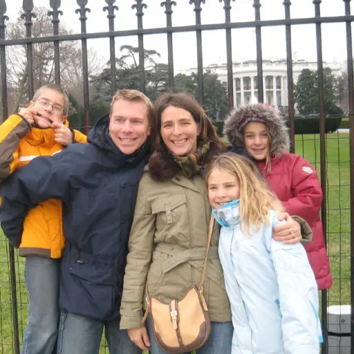 En famille devant la Maison Blanche